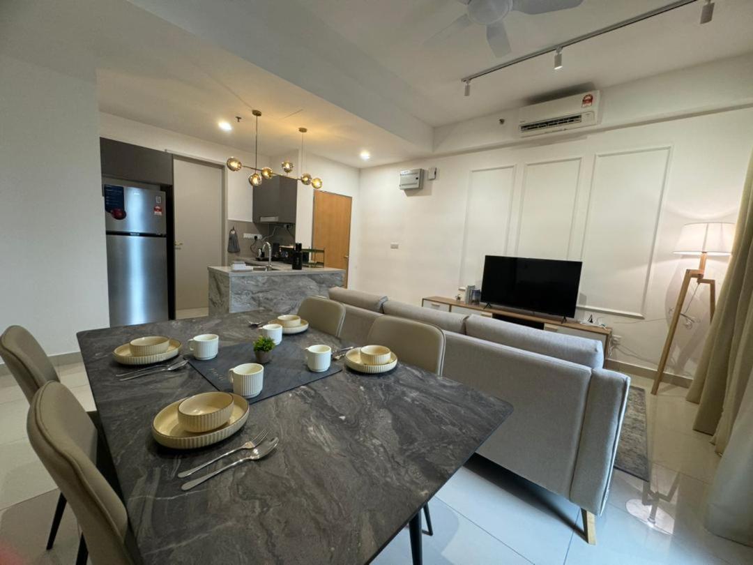 Trion 2, Klcc Trx Ikea At Chan Sow Lin, By One Pangsapuri *